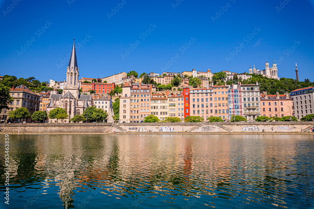 Quartier Saint-Georges et vieux Lyon vu des quais de Saône