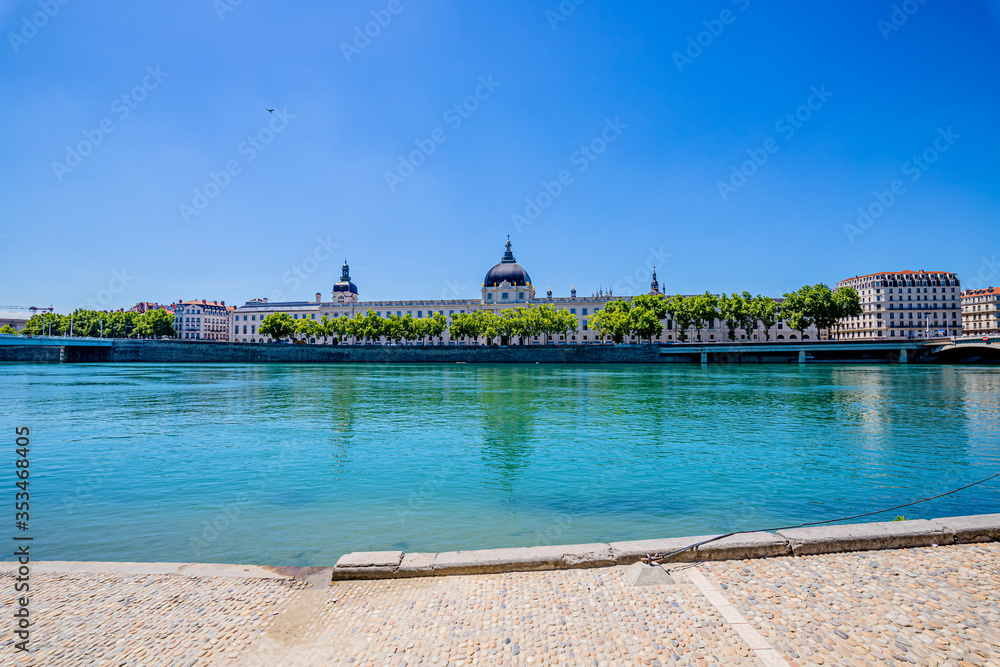 Quais du Rhône et Grand Hôtel-Dieu de Lyon