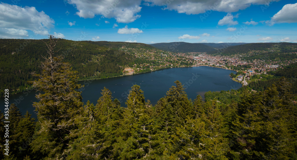 Lac de Gerardmer in den Vogesen in Frankreich Lac de Gerardmer in den Vogesen in Frankreich