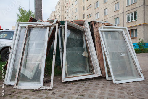 старые оконные рамы,old window frames,