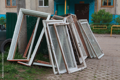 старые оконные рамы,old window frames,