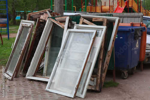 старые оконные рамы,old window frames,