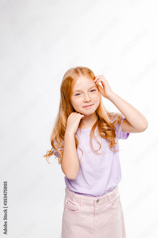 cute red-haired long-haired girl in daily clothes (skirt, t-shirt) cute red-haired long-haired girl in daily clothes (skirt, t-shirt)