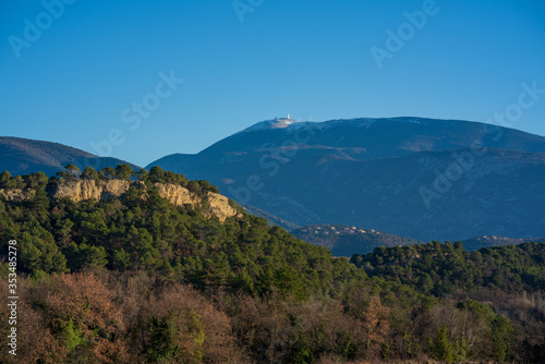 Vue d automne  sur le Mont-Ventoux en Provence