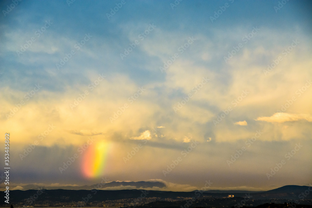 Obraz premium Rainbow over coast