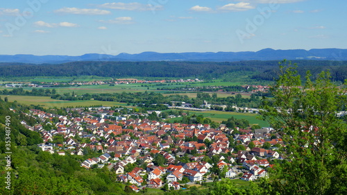 Herrlicher Blick von Wurmlinger Kapelle auf Hirschau bei Tübingen mit Wiesen, Wäldern und blauem Himmel photo