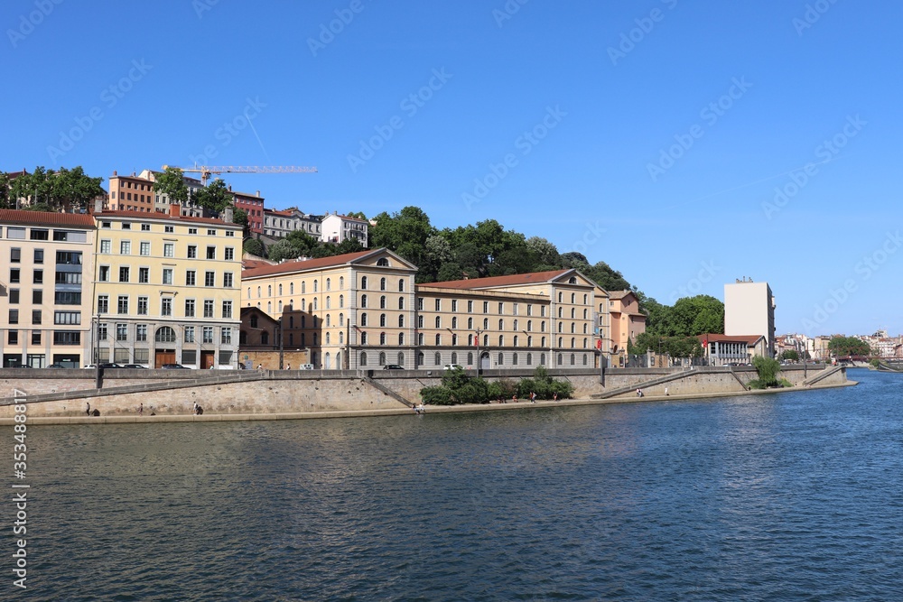 Le quai Saint Vincent à Lyon au bord de la rivière Saône - Ville de Lyon - Département du Rhône - France