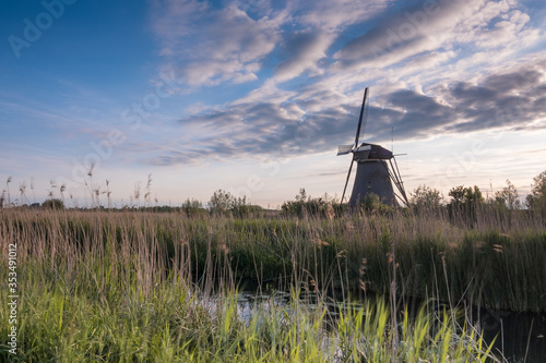 Discover the splendid windmills of Kinderdijk to see how the Dutch have been controlling the waters for over 1000 years. It’s a unique spectacle!