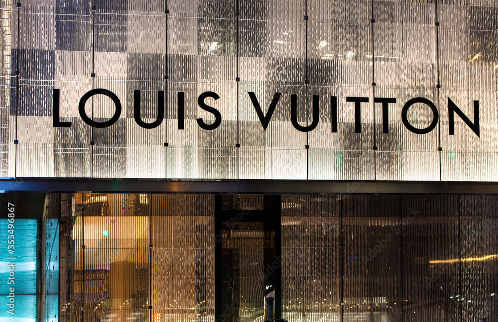 HONG KONG-AUGUST 14, 2017: Louis Vuitton store; Louis Vuitton, a French  fashion house founded in 1854, operates more than 460 stores worldwide.  foto de Stock