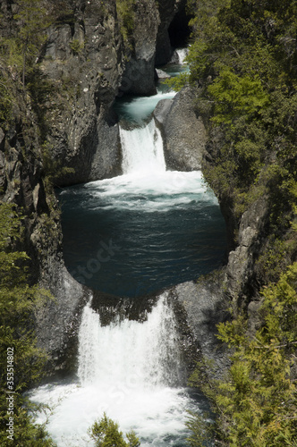 Parque nacional Radal Siete Tazas Curicó sur De Chile cascadas bosque nativo naturaleza río aguas claras bosque virgen photo