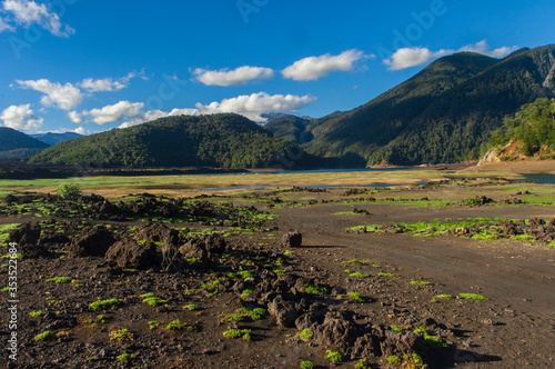Parque nacional Conguillio Sur De Chile región de la araucanía naturaleza bosque nativo lago natural Araucaria paisaje montaña turismo