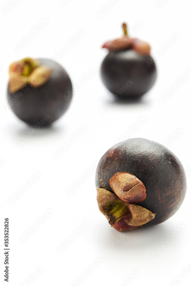 Fototapeta premium ripe mangosteen fruit on white background