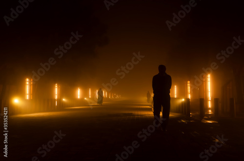 Road to Taj Mahan The morning of the fog fell to India.