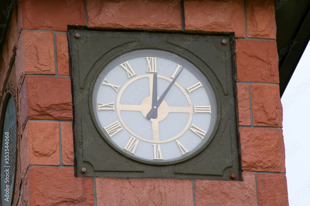 時計、タイム、英文字、とき、時、アンティーク、レンガ調、レンガ、ブロック、古い