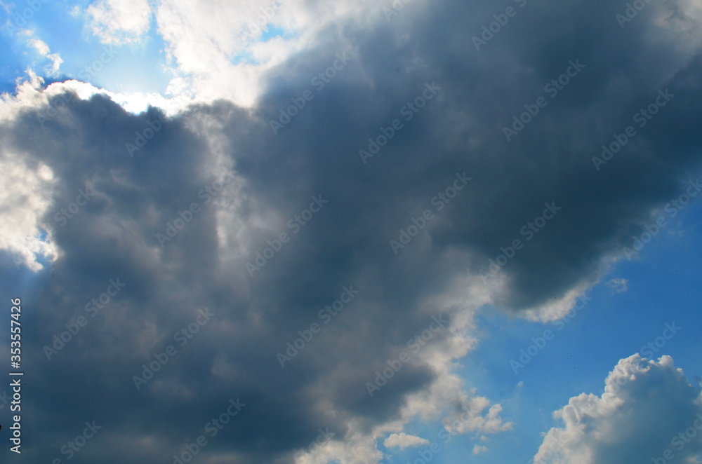 Obraz premium Blue sky with clouds and sun.