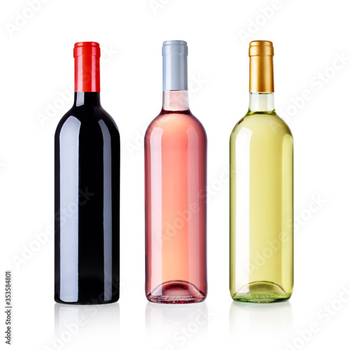 verschiedene Weinflaschen isoliert auf weiß
