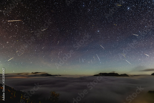 Tai Wan meteor shower with sea of clouds night view scene