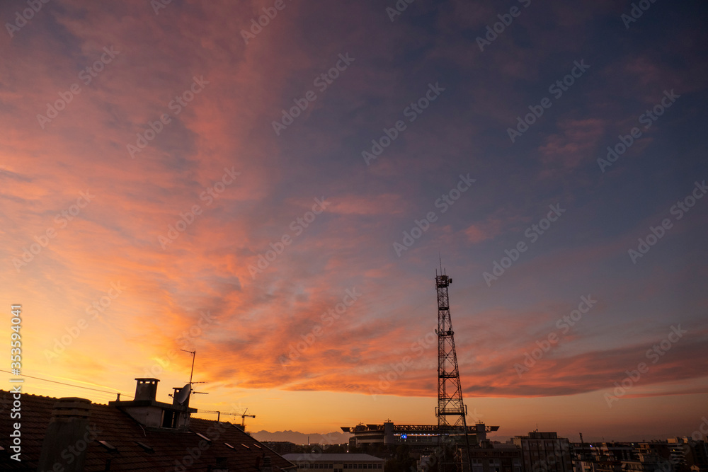 Tramonto a San Siro (Milano) Tramonto a San Siro (Milano)