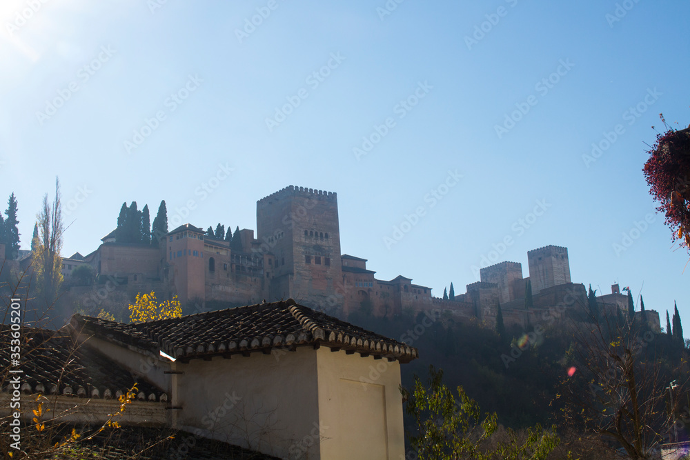 tarde soleada sobre la ciudad de Granada
