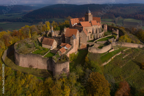 Die Burg-Breuberg an einem Herbsttag am Abend.