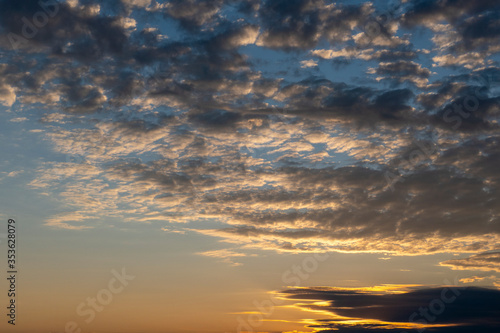 Tramonto sui tetti di San Siro (Milano)