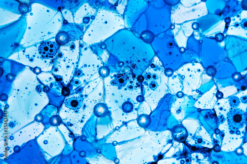 An abstract image consisting of correct and incorrect geometric shapes. Blue-blue tones.