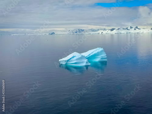 Floating glacier in Antarctica © Anish