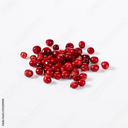 Produktaufnahme Cranberries auf weißem Untergrund