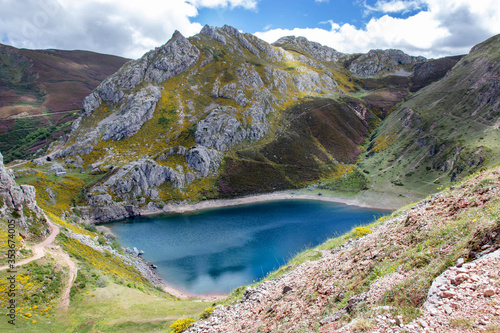 Fototapeta Naklejka Na Ścianę i Meble -  Cueva mountain lake in the Somiedo national park, Spain, Asturias.