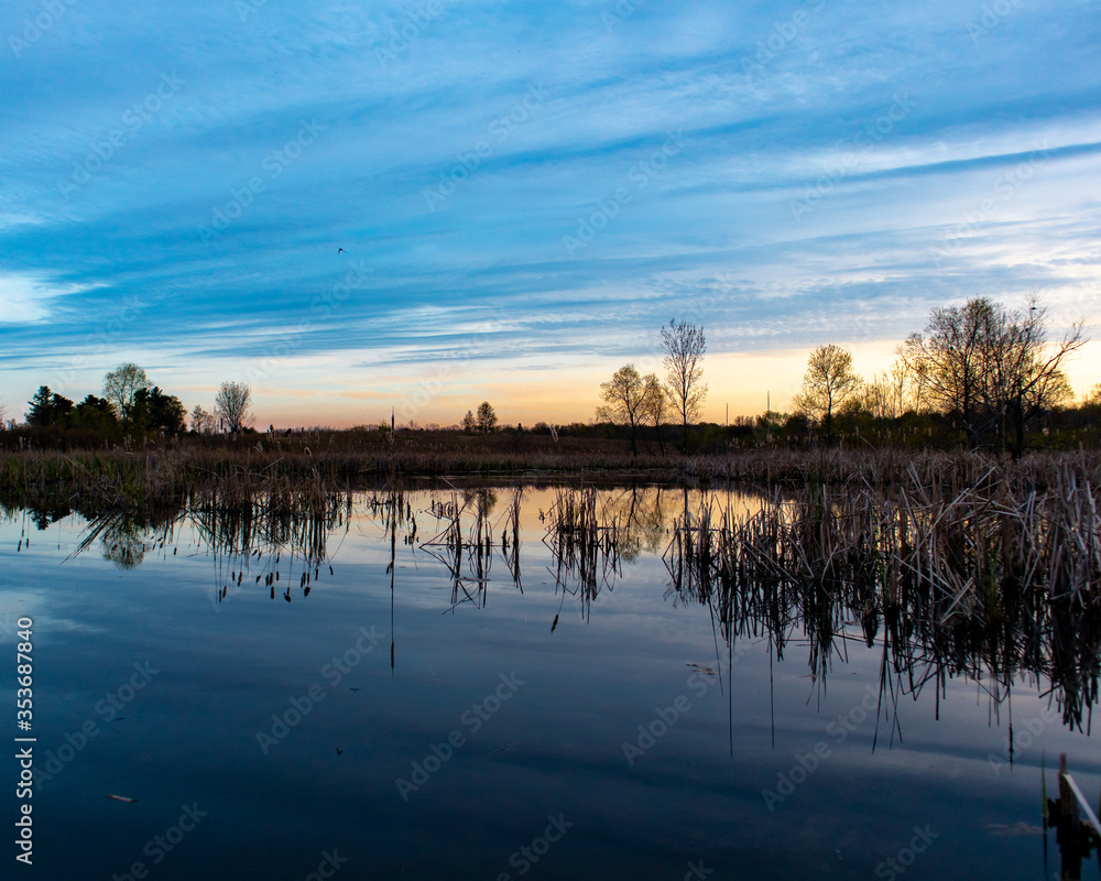 Obraz premium Pond with sunset