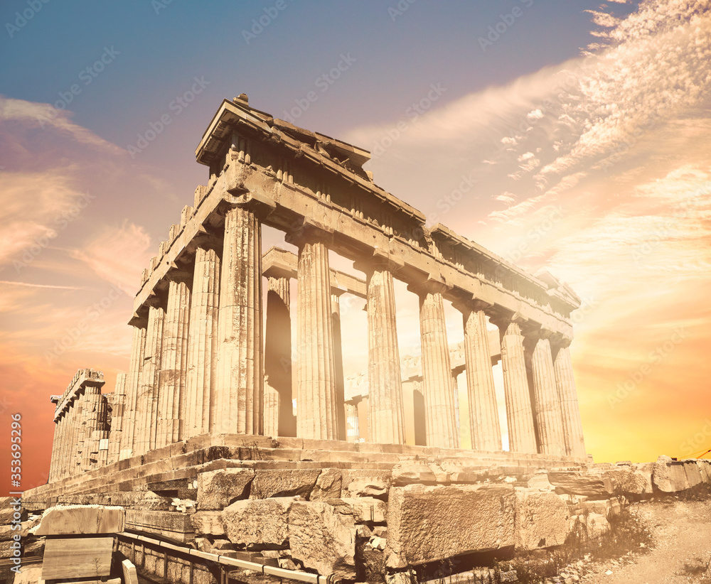 Obraz premium Parthenon temple on golden sunset with feather clouds, tinted panoramic image Acropolis in Athens, Greece
