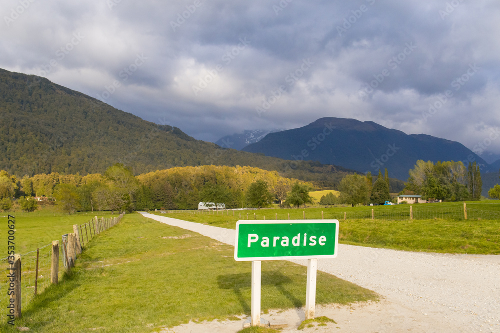 Paradis Schild - Eingang ins Paradies - Paradise Sign in Neuseeland
