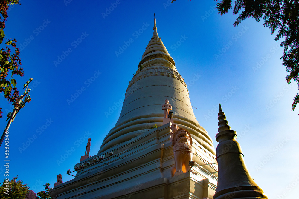 Naklejka premium A beautiful view of Phnom Penh city, the capital of Cambodia.