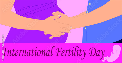 día internacional de la fertilidad, mujer embarazada, acompañada de su pareja, con las manos sobre el vientre
