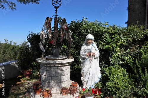 Fotografie Maddaloni - Statua di Madre Teresa di Calcutta