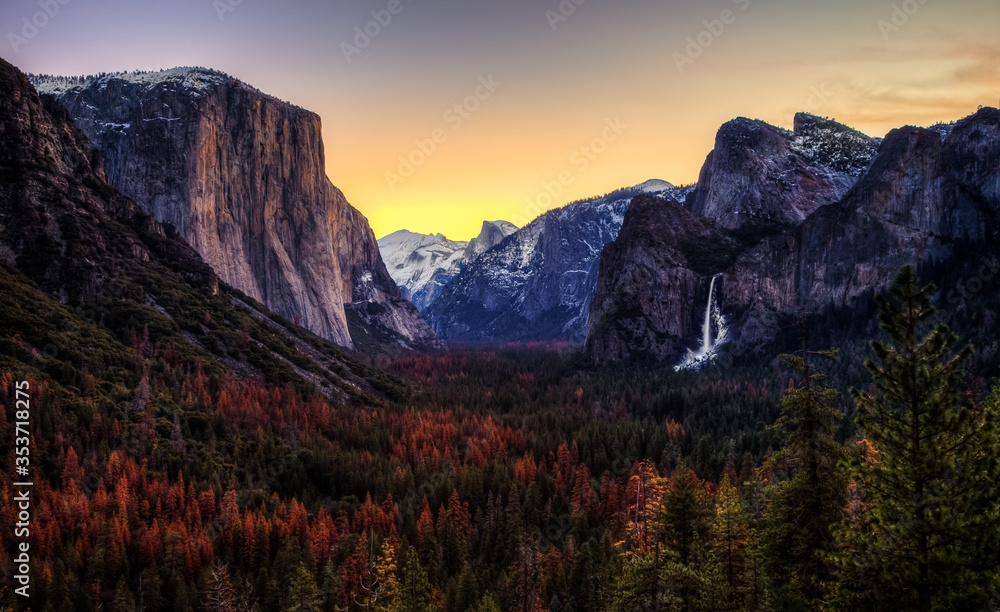Morning Sunrise on the Valley, Yosemite National Park, California