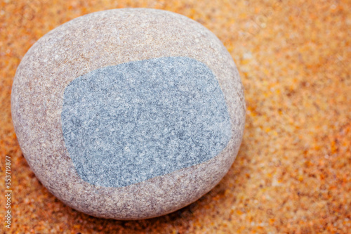 Two-color rounded stone with monitor © Никита Федонников