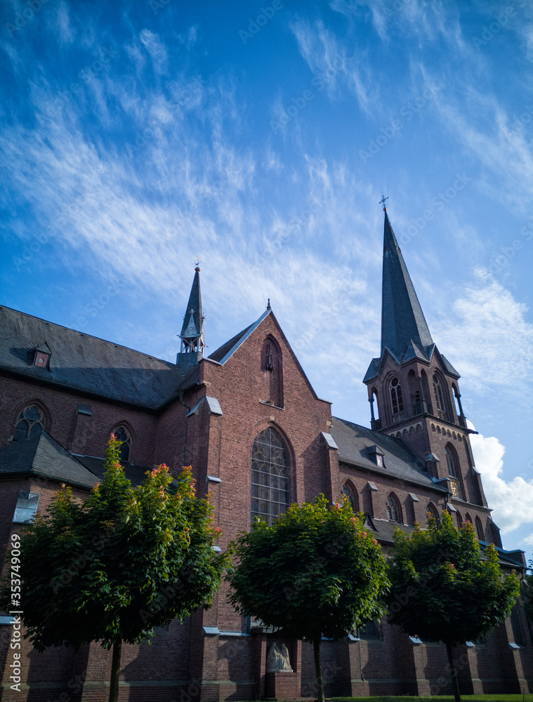 St. Pankratius römisch-katholische Pfarrkirche in Glehn bei Korschenbroich St. Pankratius römisch-katholische Pfarrkirche in Glehn bei Korschenbroich