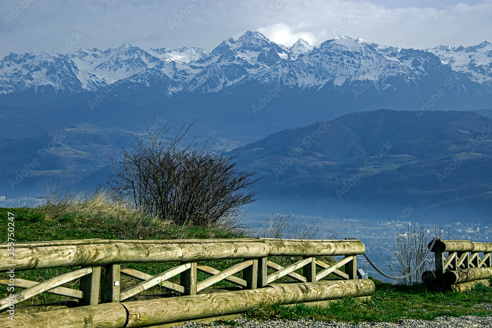 Fototapeta premium wooden bridge in the mountains