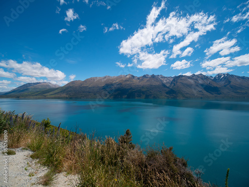 ニュージーランド・ワカティプ湖 © homebell