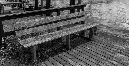 Ola bench out to the harbor in black ans white 