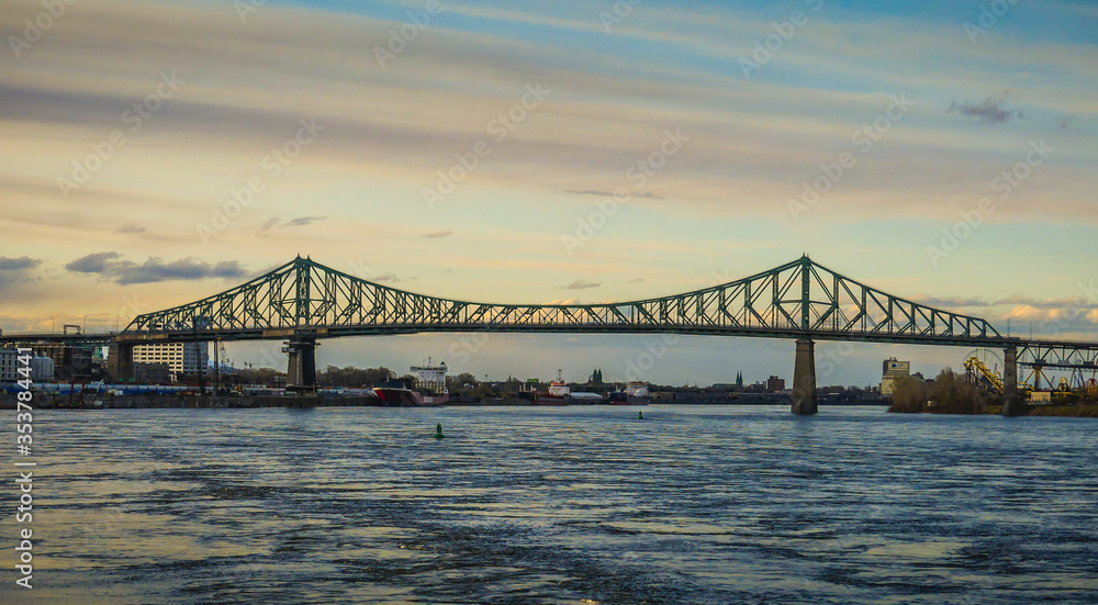 Fototapeta premium Pont Jacques cartier de Montréal - Jacques Cartier Bridge