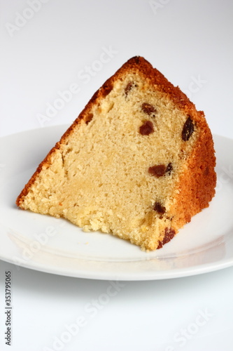 Cake with raisins