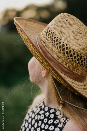 Wallpaper Mural Girl in hat Torontodigital.ca