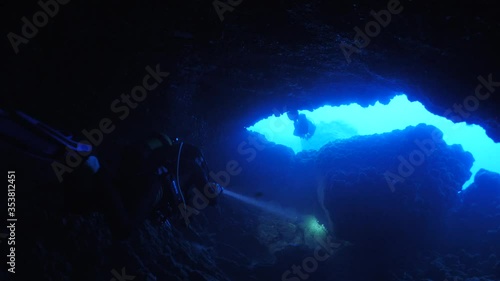 Wallpaper Mural cave diving underwater scuba divers exploring caves ocean scenery Torontodigital.ca
