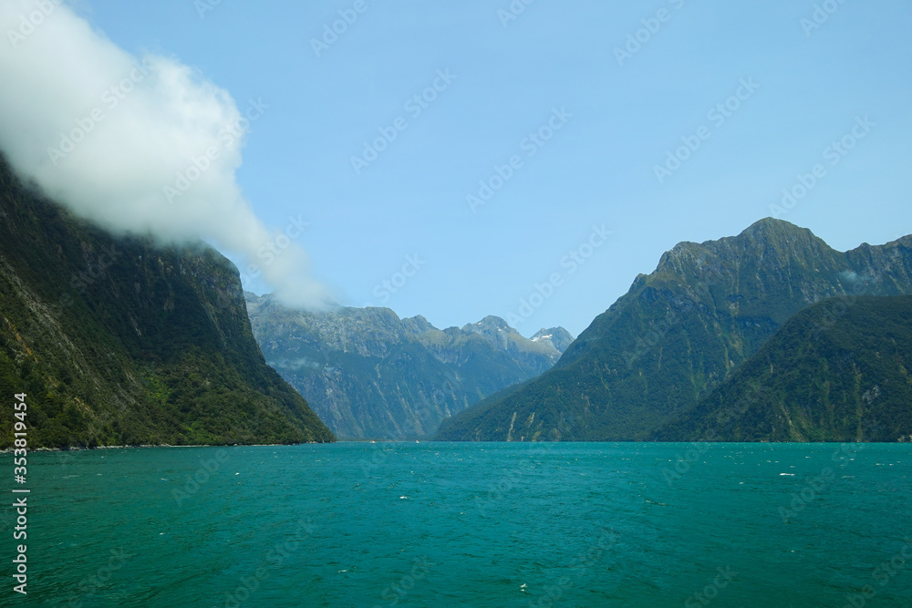 Fototapeta premium ニュージーランド・ミルフォードサウンド