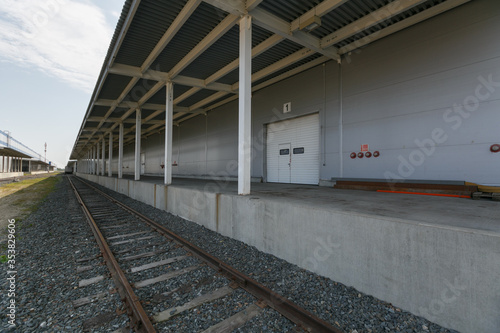 Fototapeta Naklejka Na Ścianę i Meble -  railway ramp on the modern warehouse