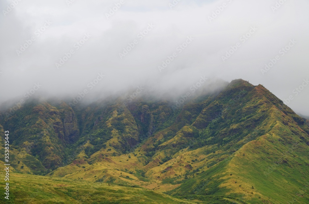 Low hanging clouds in the mountain range at Oahu, Hawaii, USA