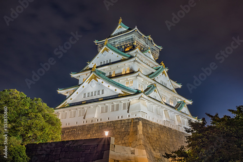 Fototapeta Naklejka Na Ścianę i Meble -  Night view of the main keep of the Osaka castle in Osaka, Japan