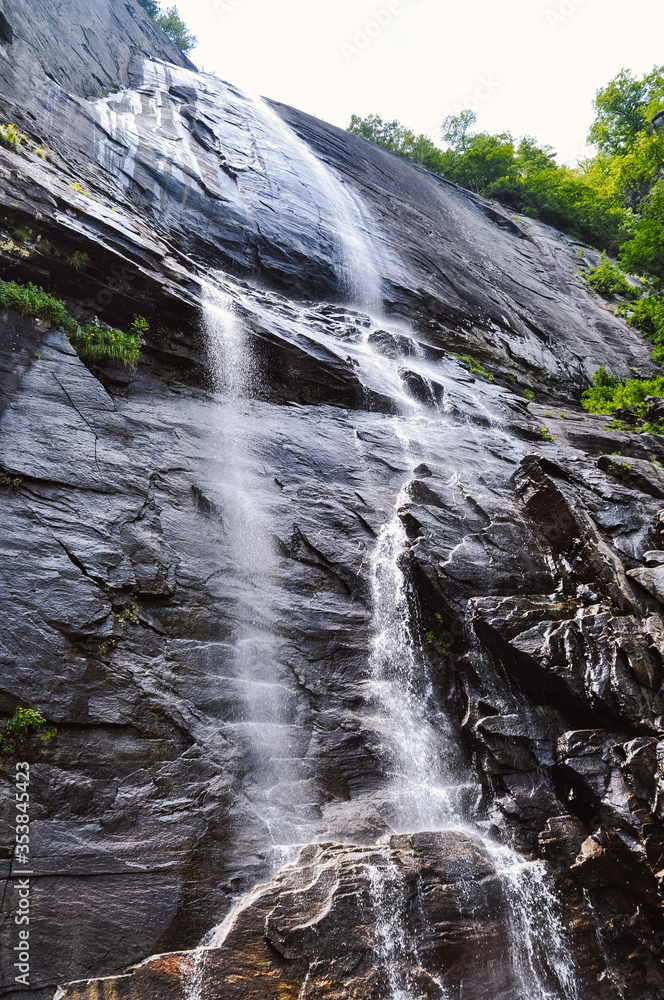 Obraz premium A stone waterfall from below